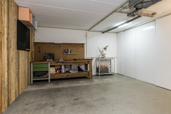 Foto - Te koop: Moderne instapklare drive-inwoning met garage, 3 slaapkamers, balkon met prachtig uitzicht en geheel bestraatte onderhoudsvriendelijke tuin met tuinkamer gelegen aan de rand van Heerlen.